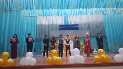 Кочкор-Ата колледжинде "Күзгү бал"  сынагы болуп өттү