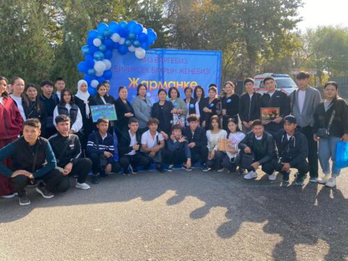 Мэрия тарабынан уюштурулган "Биз биргебиз бириксек баарын жеңевиз!" ярмаркасында Кочкор-Ата Колледжинин студенттери дагы активдүү катышып келди.