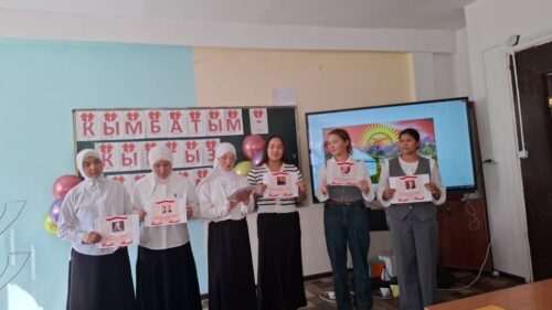 "Кымбатым кыргыз тилим" 23 сентябрь мамлекет тил күнүнө карата Жумабаева Элмира эжеке студенттер арасында ачык сабак өттү.